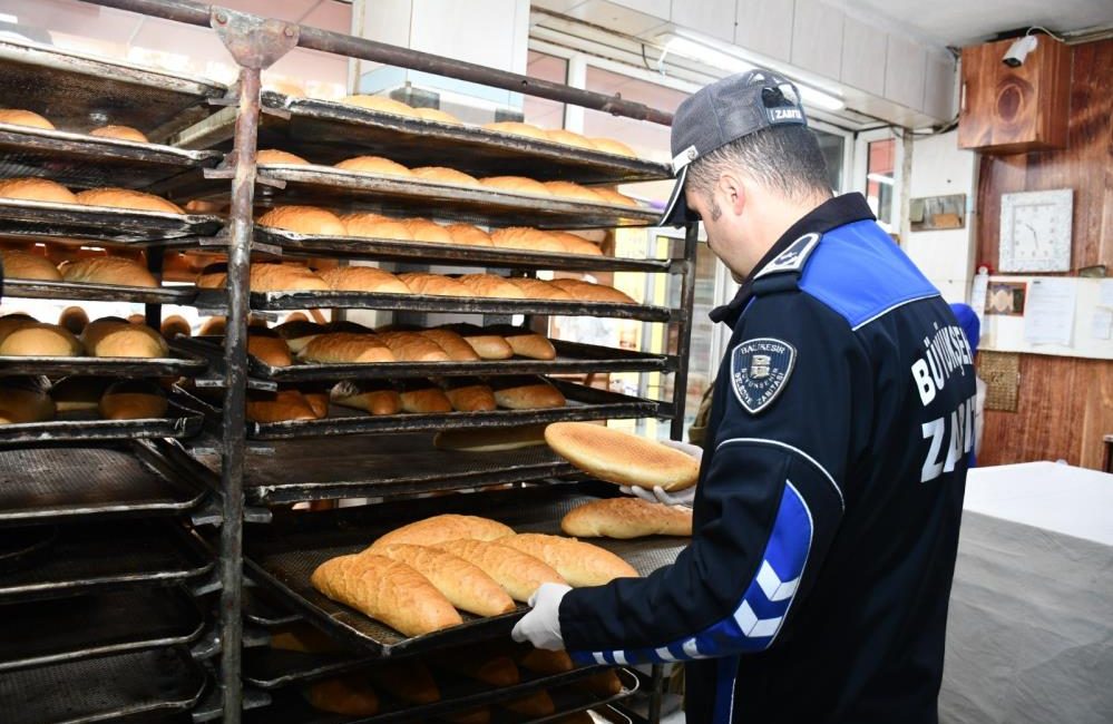 Balıkesir’deki fırınlarda sıkı denetim Halk sağlığı için sürekli denetimler gerçekleştiren Balıkesir Büyükşehir Belediyesi Zabıta