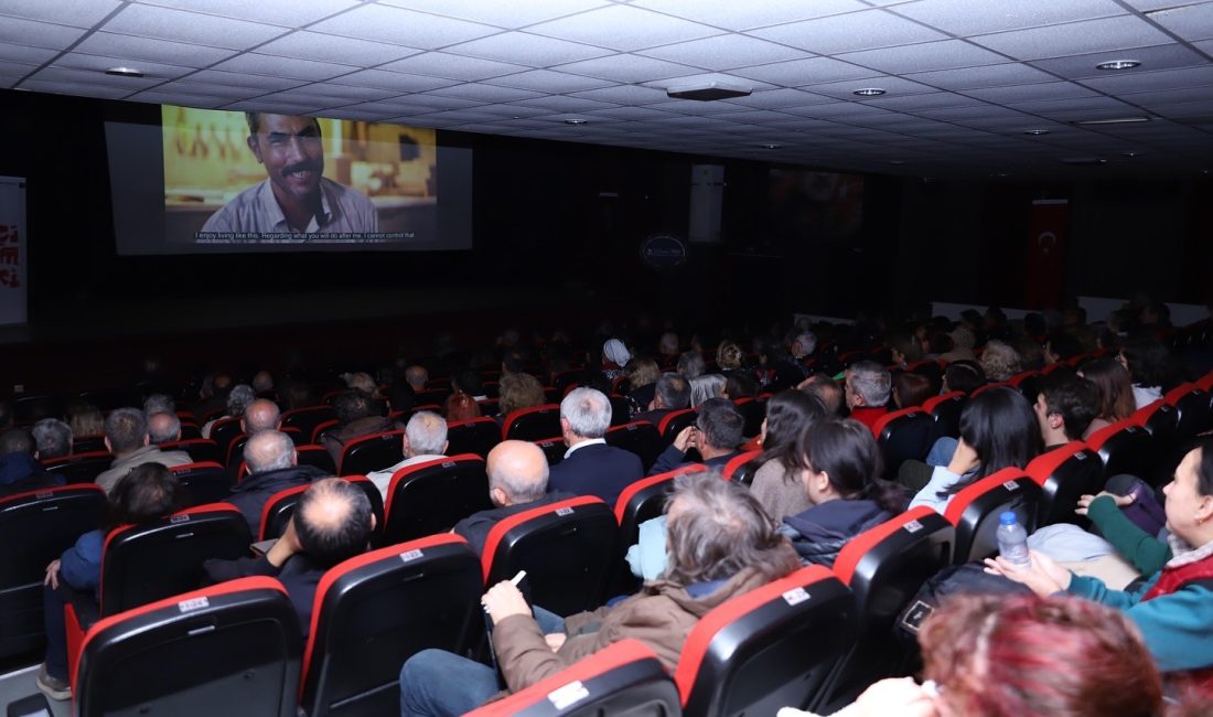 Bandırma ‘da birbirinden anlamlı işçi filmi sinemaseverlerle buluştu Bandırma’da 16-20 Kasım tarihleri arasında düzenlenen 19. Uluslararası İşçi Filmleri