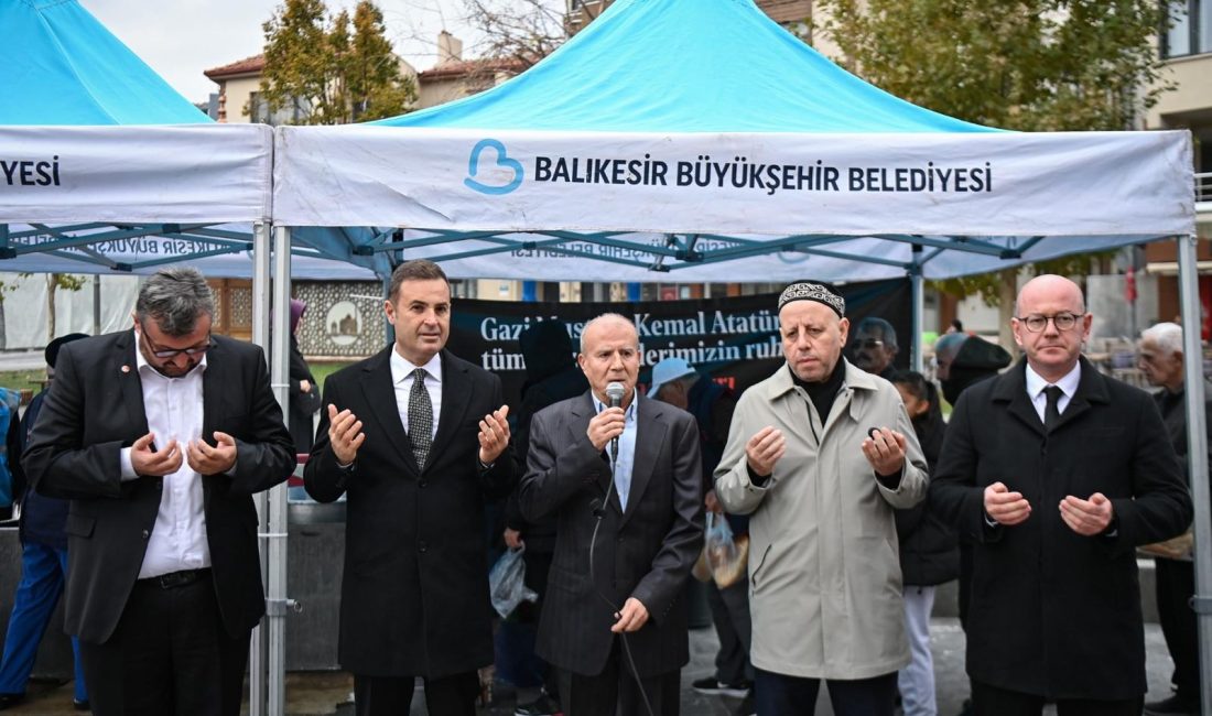 Atatürk’ü hutbe okuduğu tek camide dualarla andılar Türkiye Cumhuriyeti’nin kurucusu Ulu Önder Mustafa Kemal Atatürk’ün vefatının 86.