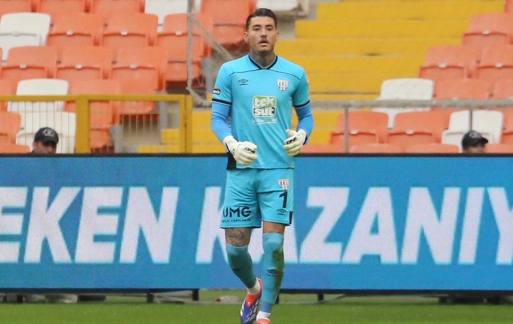 Bandırmaspor’da korkutan sakatlık Bandırmaspor, Adanaspor ile oynanan maçta sakatlanan kaleci Zafer Görgen’in sağlık