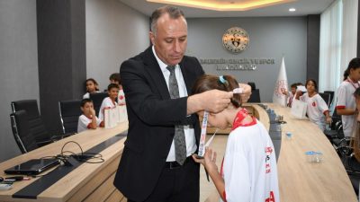 Balıkesir Gençlik ve Spor İl Müdürü Adem Özalp, taekwondo branşında