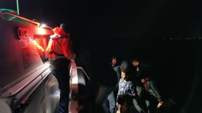 Yunanistan’ın Midilli Adasına yasadışı yollarla geçmek isteyen 24 düzensiz göçmen