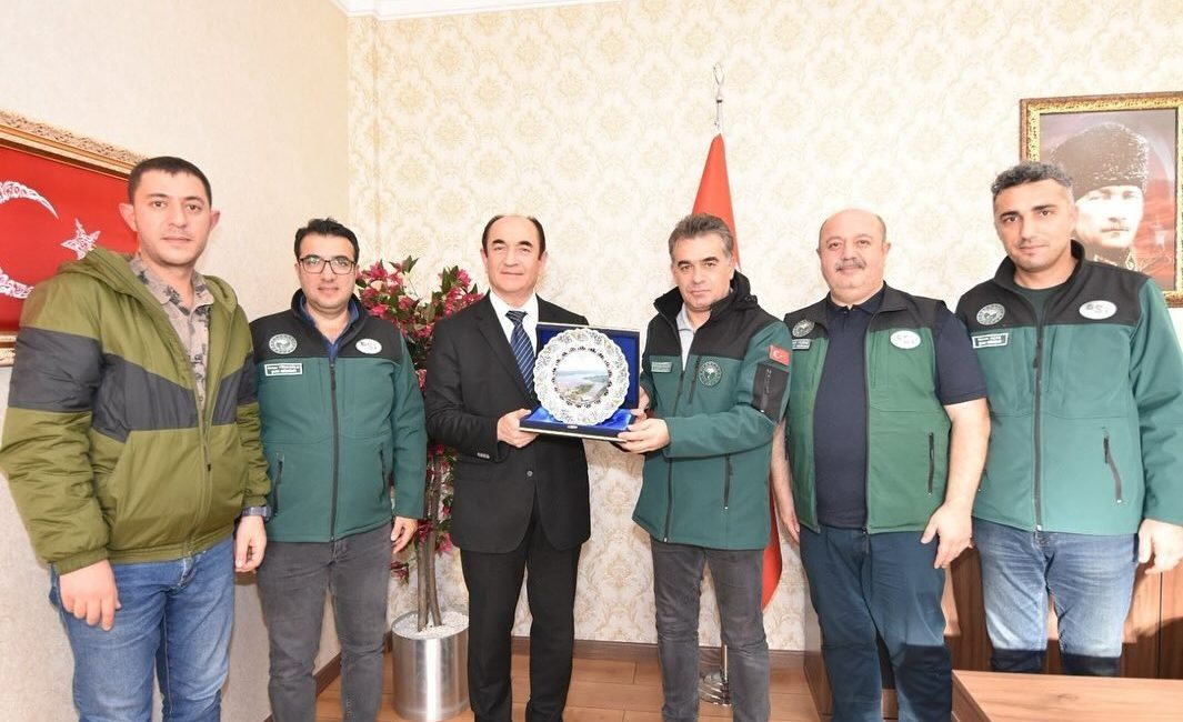 Gönen’in altyapı çalışmaları görüşüldü Gönen Kaymakamı Ahmet Altıntaş ile bir araya gelen DSİ Balıkesir