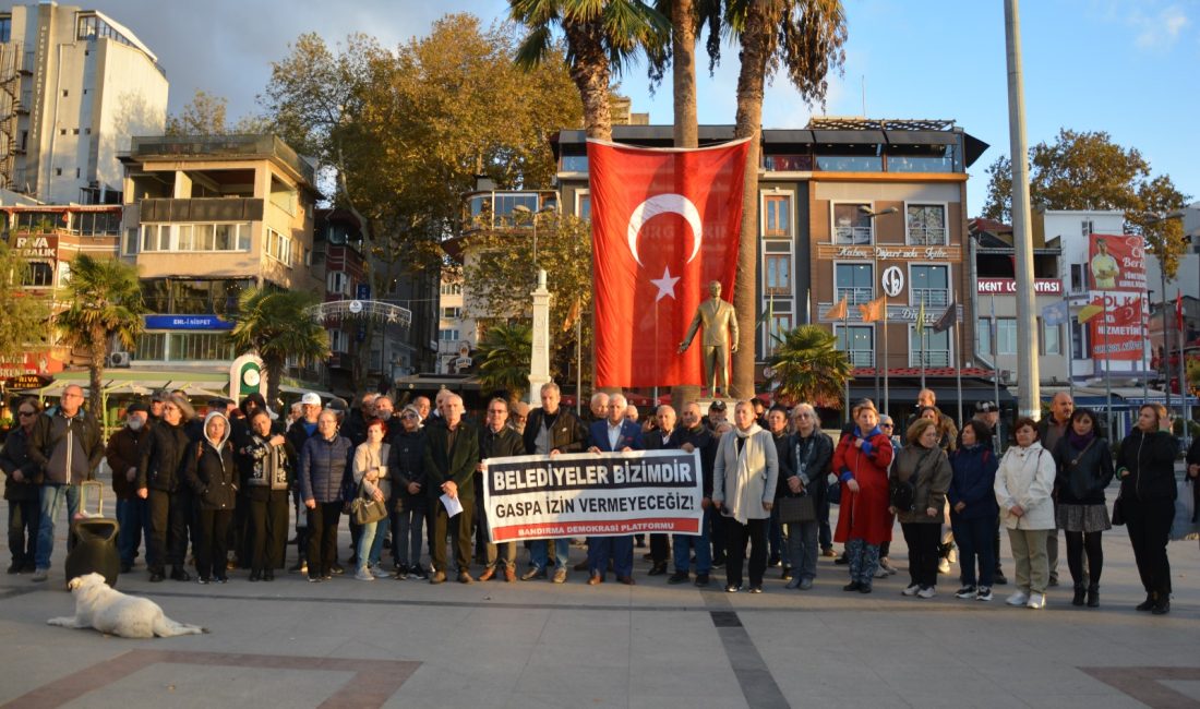 Bandırma’da kayyum atamalarına sert tepki Bandırma Demokrasi Platformu, kayyum atamalarına karşı yaptığı basın açıklamasında, “Seçimle