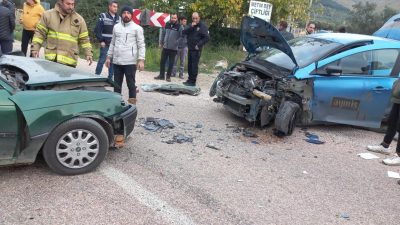 Ocaklar Mahallesi Yolu üzeri, TOMA Deresi Mevkii’nde iki araç kafa
