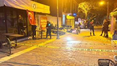 Erdek’te bulunan Beşiktaşlılar Derneği Lokali’ne, akşam saatlerinde silahlı saldırı düzenlendi.
