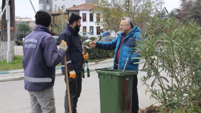 Susurluk’ta devam eden yol çalışmalarını yerinde inceleyen Belediye Başkanı Hakan