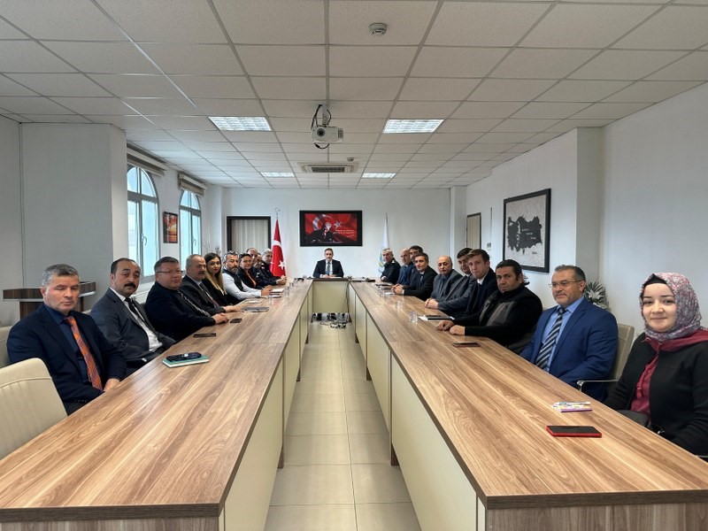 Burhaniye’de İlçe İdare Şube Başkanları Toplantısı yapıldı Kaymakam İlyas Memi başkanlığında kurum amirlerinin katılımıyla İlçe İdare Şube