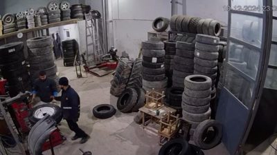 Gönen ‘de Oto Sanayi Sitesi’nde bulunan bir lastik tamircisinde meydana