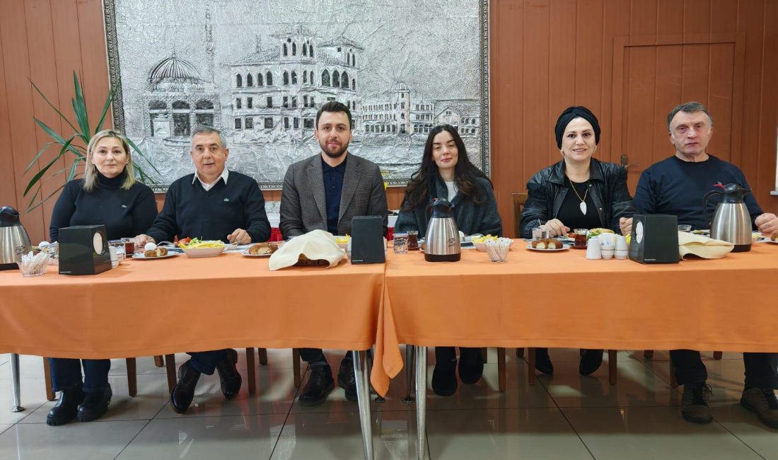 AK Parti Bandırma Teşkilatı kahvaltıda hedeflerini belirledi AK Parti Bandırma İlçe Teşkilatı, Milletvekili Ali Taylan Öztaylan’ın katılımıyla