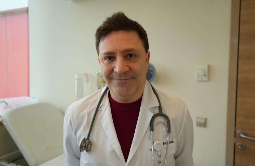 Profesör uyardı: “Bir salgın daha yaşıyoruz” Göğüs Hastalıkları Uzmanı Prof. Dr. Şevket Özkaya, “Yılbaşı geliyor ve