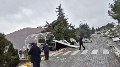 Balıkesir Valisi İsmail Ustaoğlu, Karesi’de patlayıcı üretilen fabrikada meydana gelen