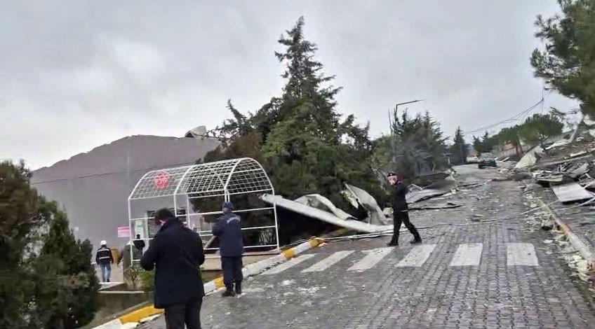 Balıkesir Valisi İsmail Ustaoğlu, Karesi’de patlayıcı üretilen fabrikada meydana gelen