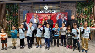 Eğitim-İş Sendikası ve Türkiye Satranç Federasyonu iş birliğiyle düzenlenen Atatürk