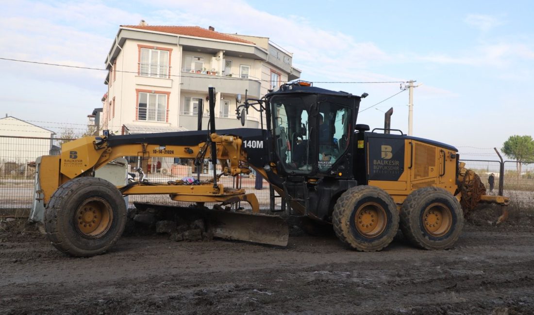 Gönen Sanayi Sitesi’nde kot farkı çalışmaları başlad Gönen Küçük Sanayi Sitesi’nde esnafın uzun süredir beklediği yol çalışmaları
