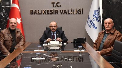 Balıkesir Valisi İsmail Ustaoğlu çevre ilçelerden gelen mahalle muhtarlarıyla bir