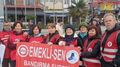 DİSK Emekli-Sen, Türkiye genelinde eş zamanlı düzenlediği basın açıklamalarıyla emekli