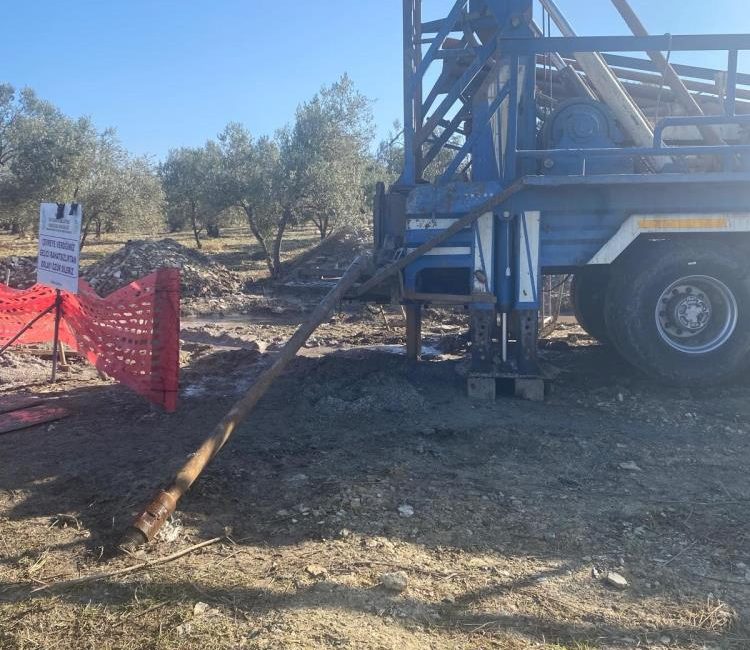 BASKİ’nin Ayvalık seferberliği sürüyor Ayvalık’ta yaşanan susuzluğun çözümlenmesi için adeta seferberlik ilan eden BASKİ,