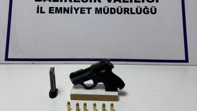 Ayvalık’ta firari hükümlüyü yakalamak için polis kurye kılığına girerek operasyon