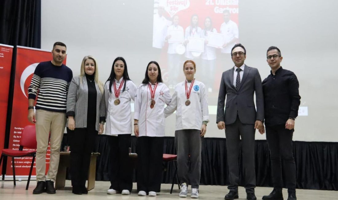 Bandırma Hafsa Sultan Kız Meslek Lisesi öğrencileri uluslararası yarışmadan ödüllerle döndü Hafsa Sultan Kız Mesleki ve Teknik Anadolu Lisesi öğrencileri, Uluslararası