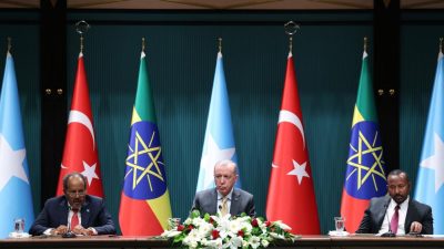 Cumhurbaşkanı Recep Tayyip Erdoğan, “Kırgınlıkları ve yanlış anlamaları aşmak suretiyle,