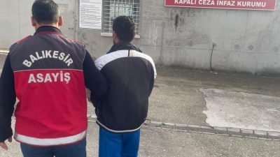  Balıkesir’de polis ekipleri aranan şahıslara yönelik gerçekleştirdiği eş zamanlı operasyonda