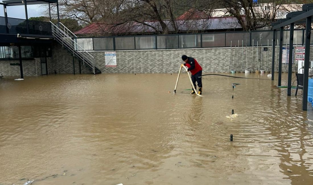 Yaşanan sağanak yağışın ardından Erdek Ocaklar’da birçok ev ve iş