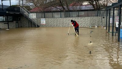 Yaşanan sağanak yağışın ardından Erdek Ocaklar’da birçok ev ve iş