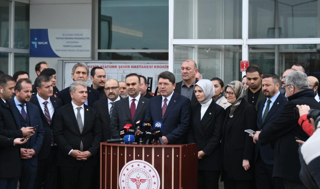 Bakanlar ve Vali Ustaoğlu, yaralı öğrencileri ziyaret etti Bakanlar ve Balıkesir Valisi, öğrencilerle tek tek ilgilenerek sağlık durumları