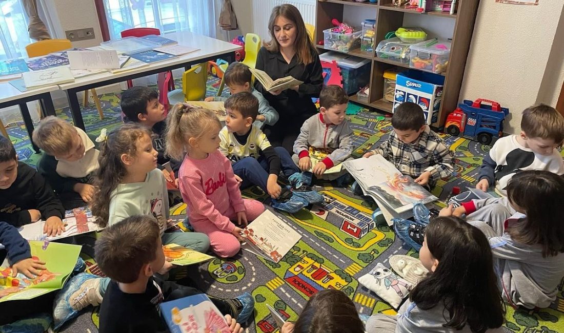 Gönen SODAM’da miniklere kitap ve oyun keyfi Ana sınıfı öğrencileri ve velileri, SODAM’daki ilk etkinlikte kitap okuma