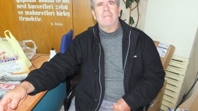 Burhaniye’de, 15 yıl önce ağır bir felç geçiren inşaat ustası