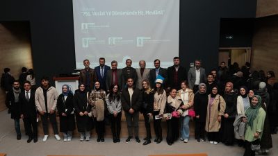 Bandırma Onyedi Eylül Üniversitesi’nde düzenlenen panelde öğrencilere Mevlânâ’nın hayatına, öğretilerine