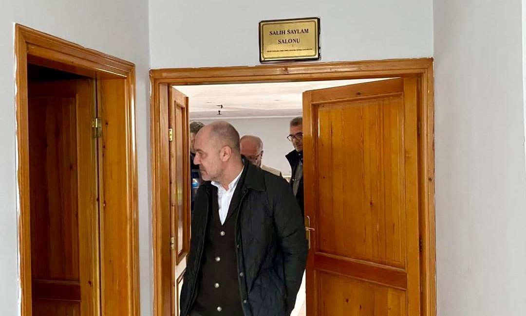 Marmara Adalar Belediye Başkanı Aydın Dinçer, Saraylar Mahallesi’nde gençlere yönelik