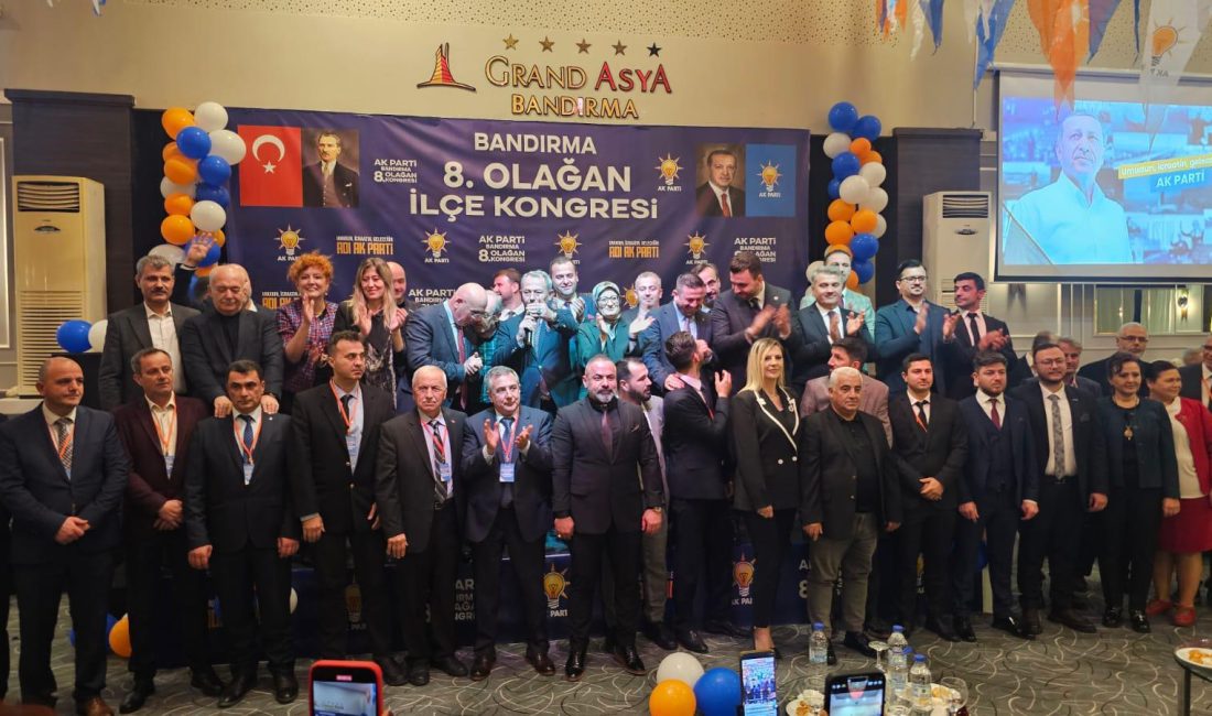 AK Parti Bandırma İlçe Başkanlığı’nda görev dağılımı yapıldı AK Parti Bandırma İlçe Başkanlığı, Başkan Göksel Karlan liderliğinde yeni