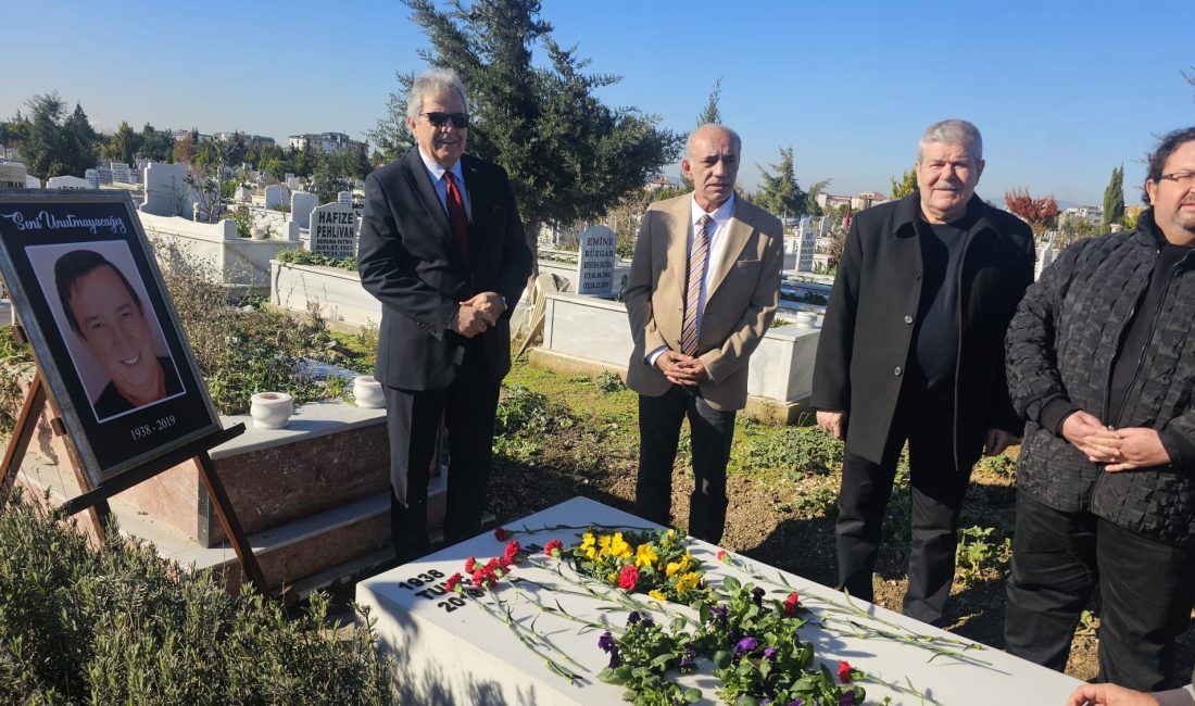 Türk sinemasının usta yönetmeni Tunç Başaran Bandırma’da mezarı başında anıldı Türk sinemasının unutulmaz yönetmeni Tunç Başaran, vefatının 5’inci yıl dönümünde