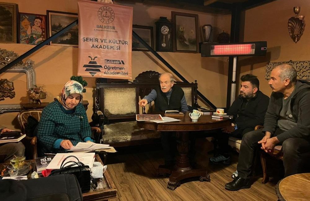 Araştırmacı Yazar Tarihçi Aydın Ayhan, öğretmenlerle buluştu Balıkesir Öğretmen Akademileri Şehir ve Kültür Akademisi’nin 5. haftasında öğretmenler,