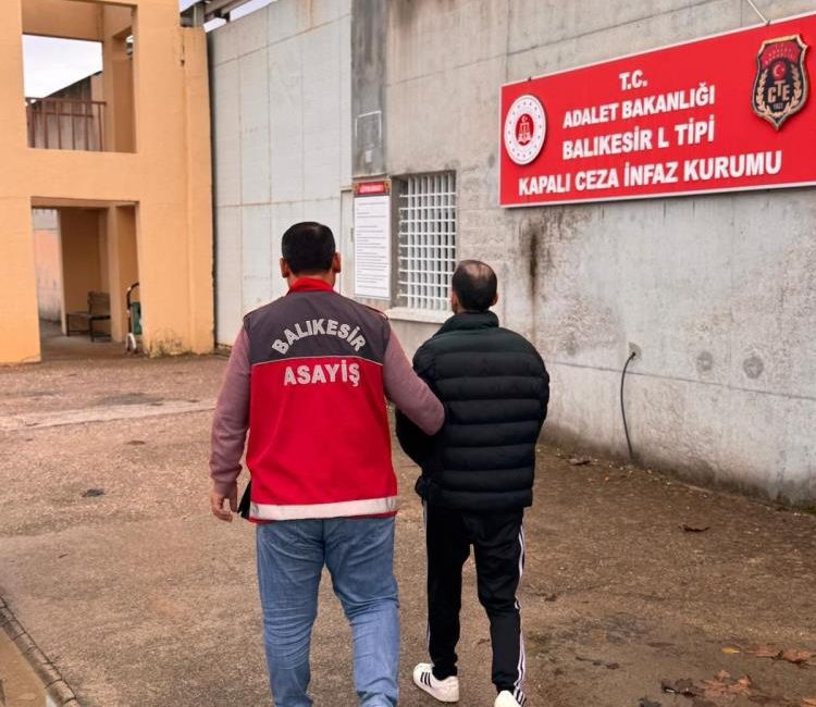 Hapis cezası bulunan 18 şahıs yakalandı Balıkesir’de polis ekipleri aranan şahısların yakalanmasına yönelik gerçekleştirdiği eş zamanlı