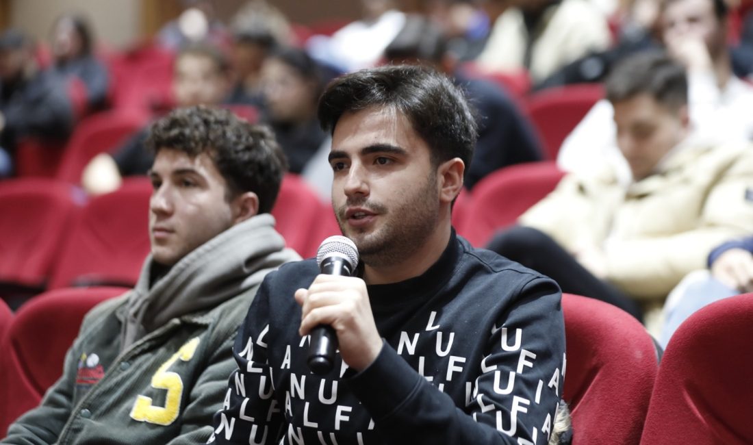 BANÜ öğrencileri “Kariyer Sohbetleri”nde buluştu Bandırma Onyedi Eylül Üniversitesi’nde öğrencilere mesleki hedeflerin doğru belirlenmesi, kariyer