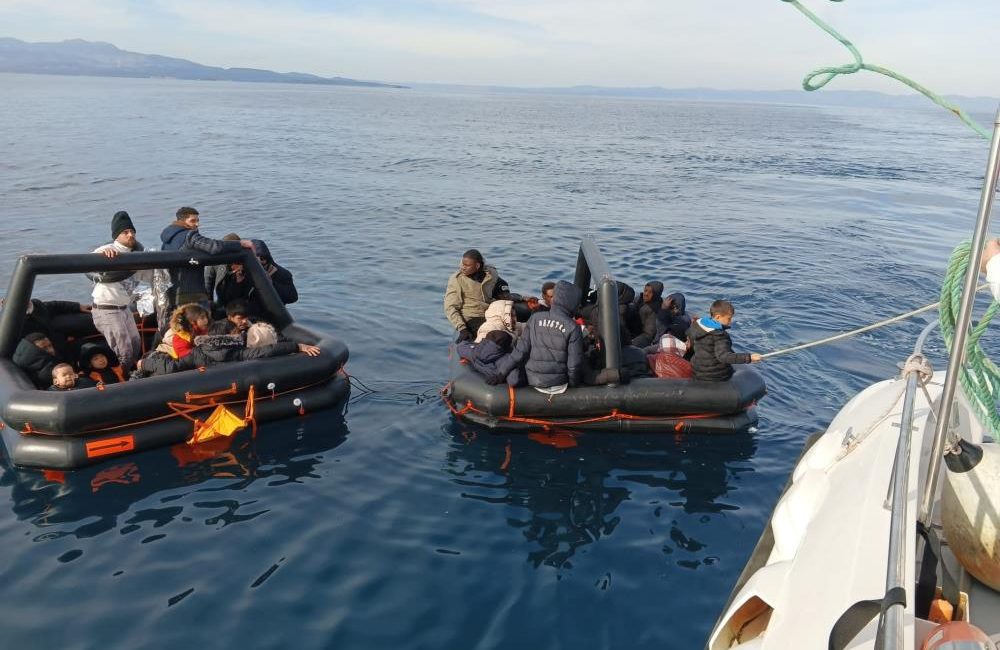 Yunan unsurları can salı ile açık denizde ölüme terk etti, Türk Sahil Güvenliği kurtardı Yunan unsurları tarafından Türk kara sularına 2 can salı ile