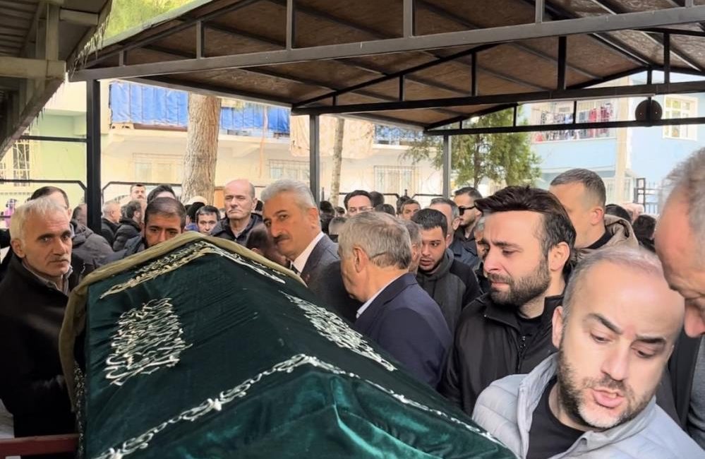 Sosyal medya fenomeninin estetik için gittiği hastaneden sağ çıkamadı Bursa’dan karın gerdirme ameliyatı için İstanbul’a giden 27 yaşındaki sosyal