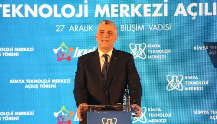 Bakan Bolat: “Reeskont kredi limitleri 4 milyara yükseltildi” Ticaret Bakanı Ömer Bolat, “Günlük 300 milyon lira olan ihracat