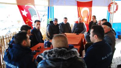 Erdek Sahil Güvenlik Komutanlığı personeli, balıkçılara teknelerdeki atık sular konusunda