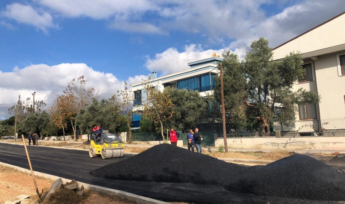 Erdek’te üstyapı iyileştirmeleri sürüyor Erdek Belediyesi Fen İşleri Müdürlüğü ekipleri, Sahil Mahallesi’nde tamamlanan kanalizasyon