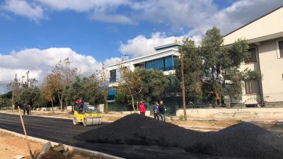 Erdek Belediyesi Fen İşleri Müdürlüğü ekipleri, Sahil Mahallesi’nde tamamlanan kanalizasyon