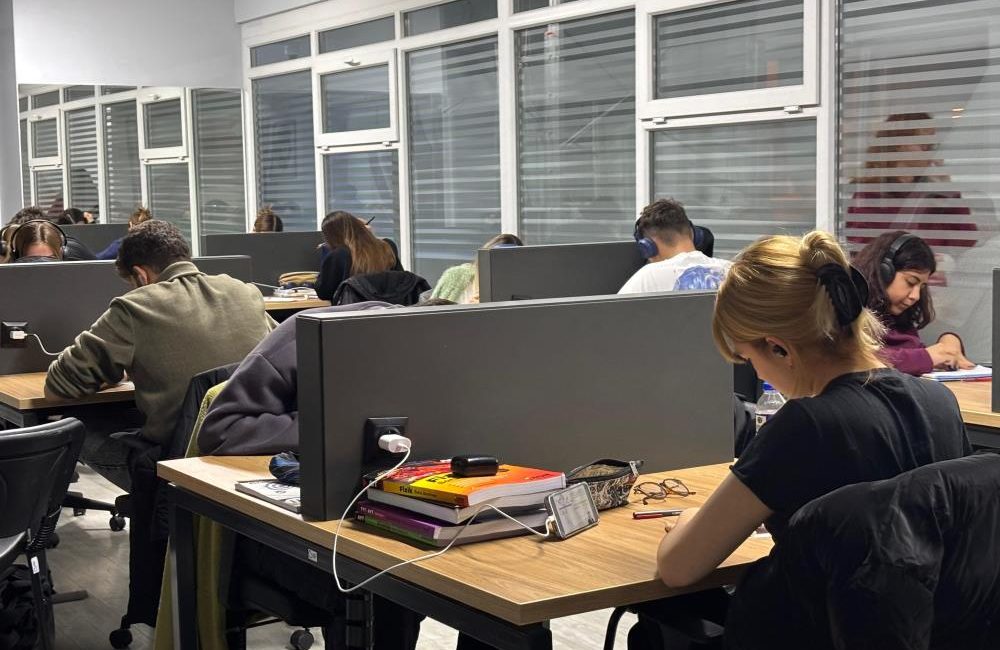 Bandırma Gençlik Merkezi öğrencilerin uğrak noktası haline geldi Bandırma Gençlik Merkezi, kısa sürede öğrencilerin uğrak noktası oldu. Uzun