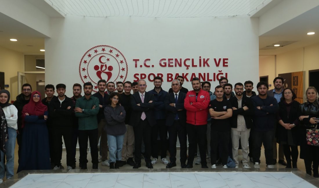 Bandırma Onyedi Eylül Üniversitesi’nde Teknofest ekibiyle düzenlenen toplantıda gençlerin geliştirdiği