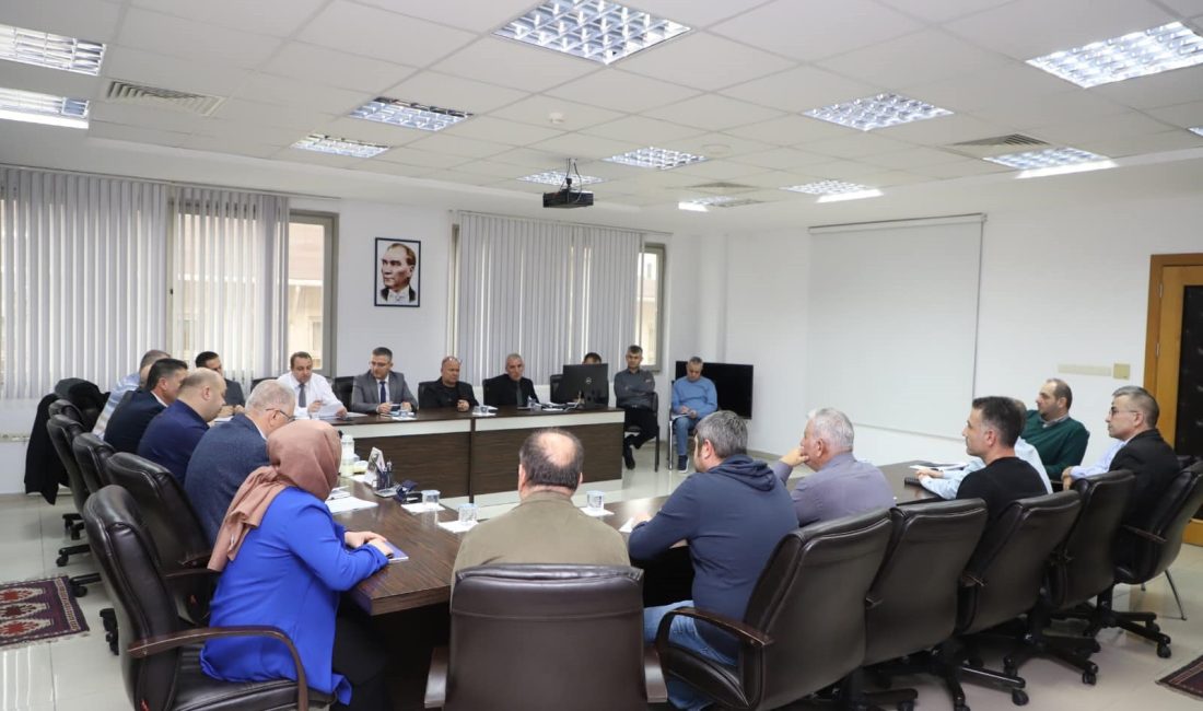 Gönen’in çalışmaları ve projeleri masaya yatırıldı Birim Müdürleriyle bir araya gelen Gönen Belediye Başkanı İbrahim Palaz,