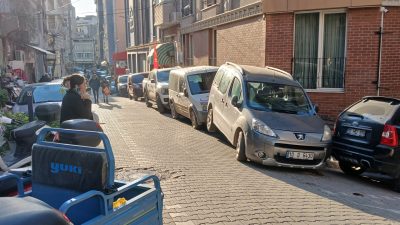 Özellikle kent merkezinde İsmet İnönü Caddesi ile Atatürk Caddesi kaldırımları