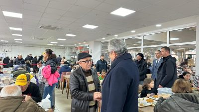 Bandırma Belediye Başkanı Dursun Mirza, vatandaşlarla bir araya gelerek talepleri