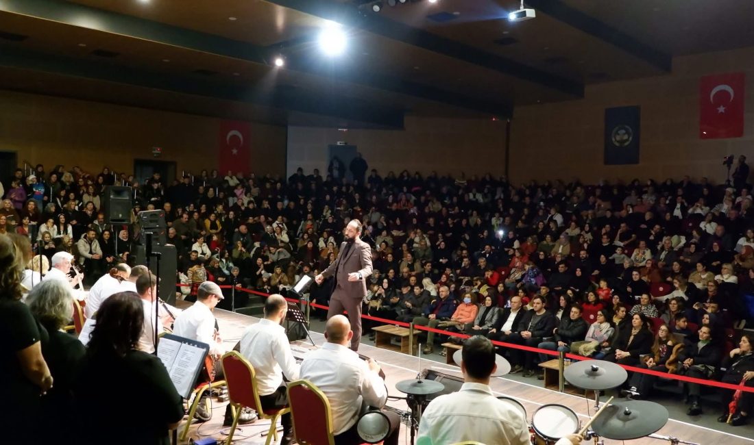 Susurluk 2024’ü türkülerle uğurladı Susurluk’ta 2024 yılının son düzenlenen konserinde vatandaşlar halk türlüleriyle buluşturuldu.